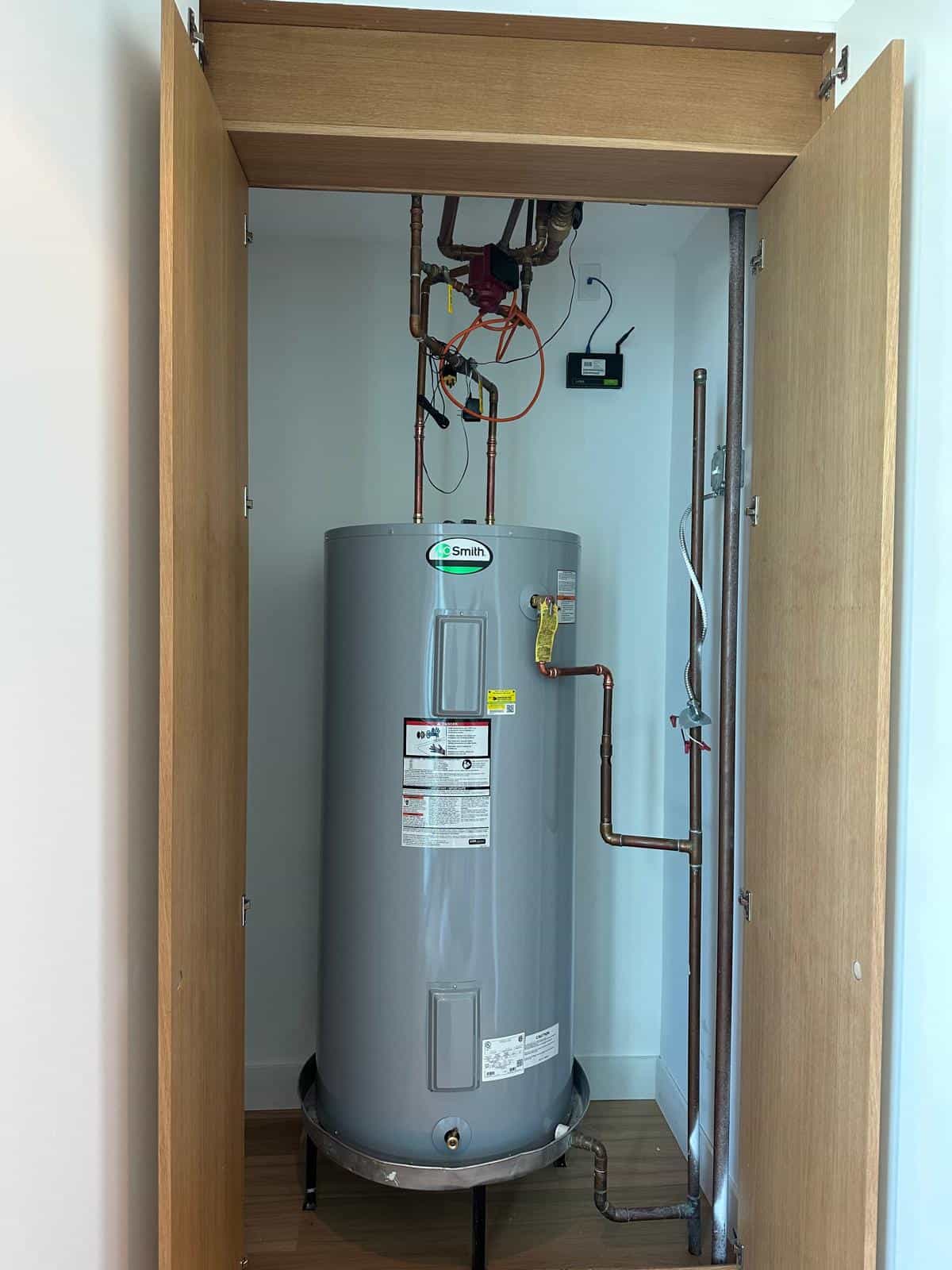 Before and after of a Water Heater by a plumber in Miami